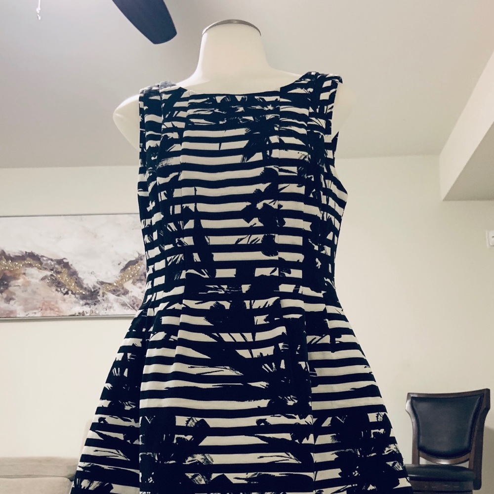 VINCE CAMUTO DRESS